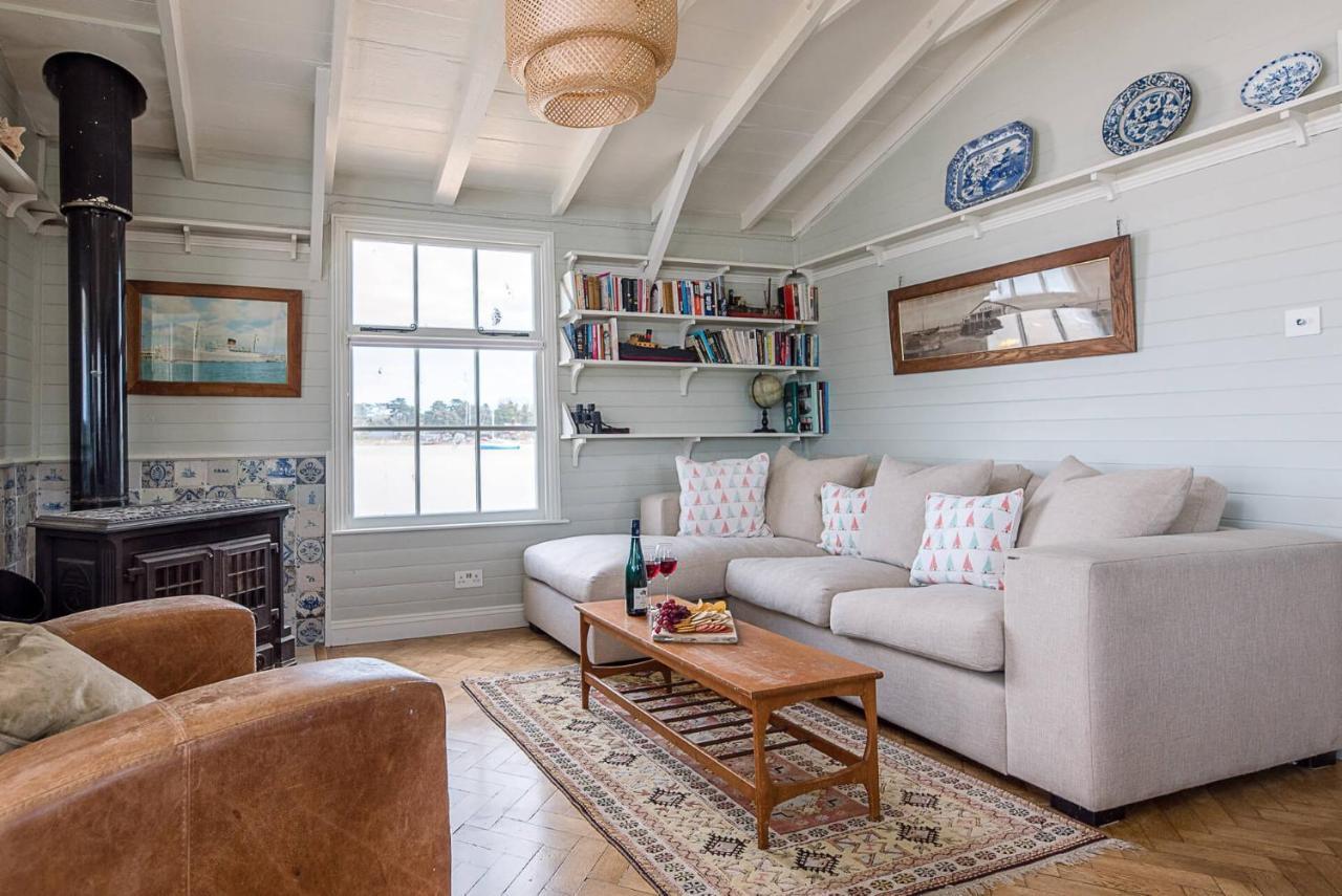 The Boathouse In Felixstowe Ferry - Stunning Waterfront Property Экстерьер фото