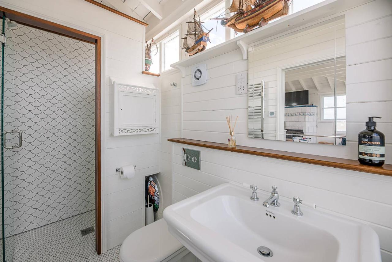 The Boathouse In Felixstowe Ferry - Stunning Waterfront Property Экстерьер фото