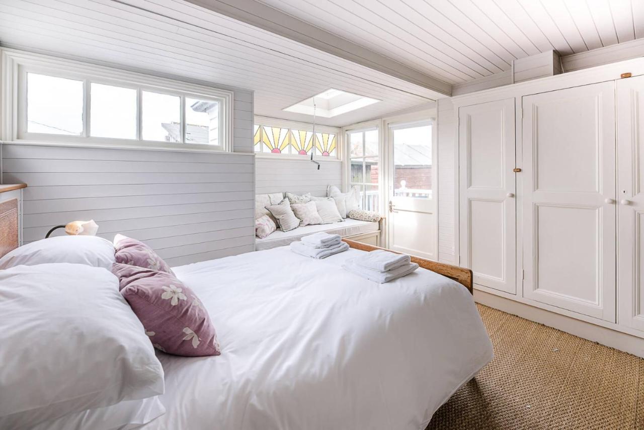 The Boathouse In Felixstowe Ferry - Stunning Waterfront Property Экстерьер фото