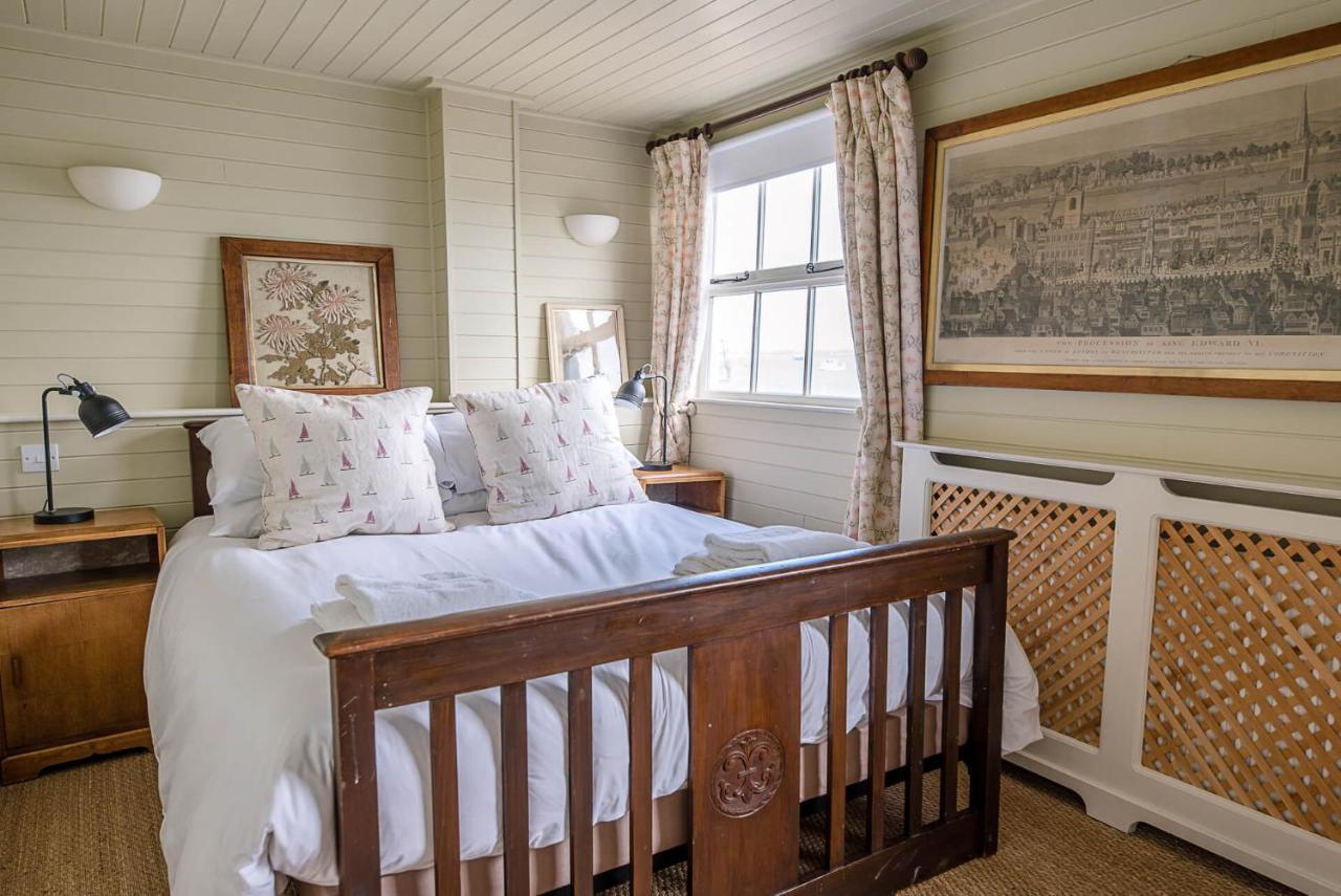 The Boathouse In Felixstowe Ferry - Stunning Waterfront Property Экстерьер фото