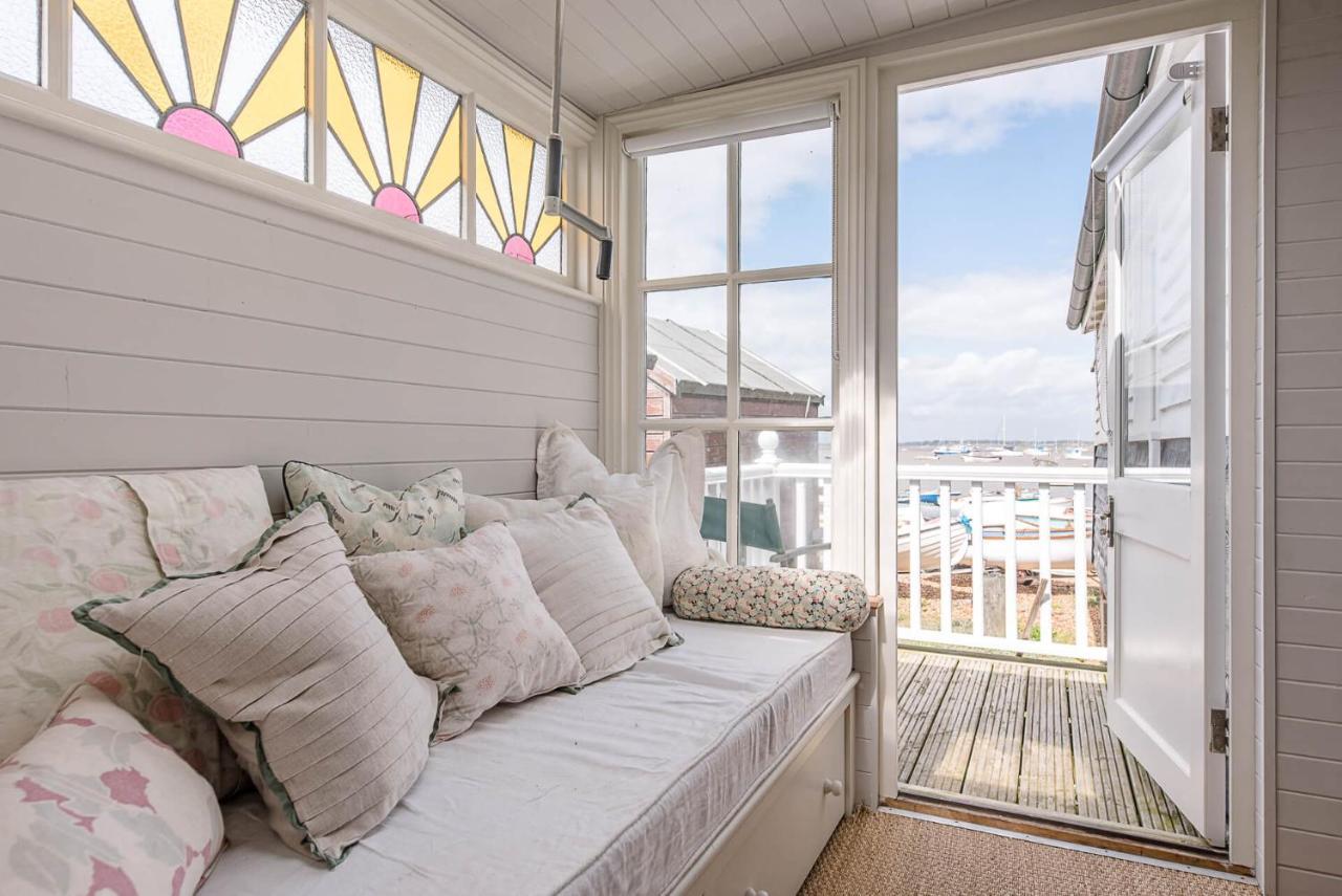 The Boathouse In Felixstowe Ferry - Stunning Waterfront Property Экстерьер фото