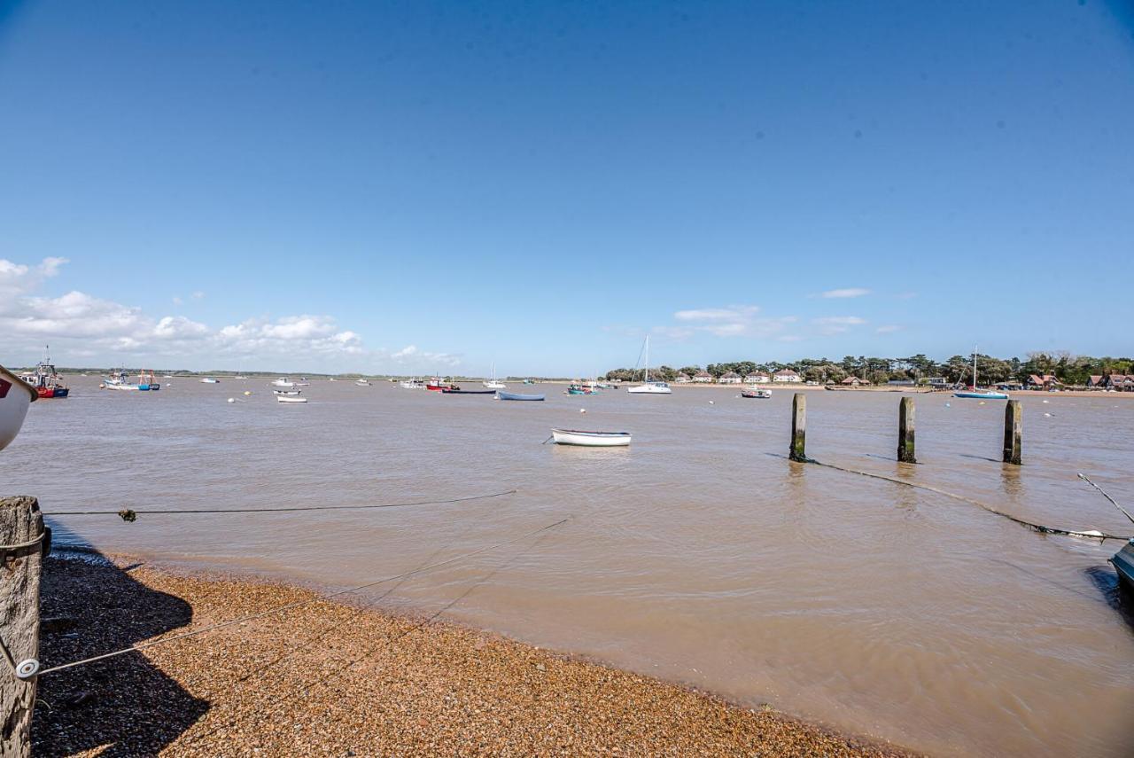 The Boathouse In Felixstowe Ferry - Stunning Waterfront Property Экстерьер фото