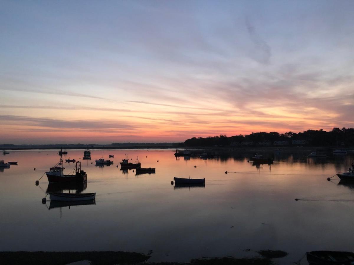 The Boathouse In Felixstowe Ferry - Stunning Waterfront Property Экстерьер фото